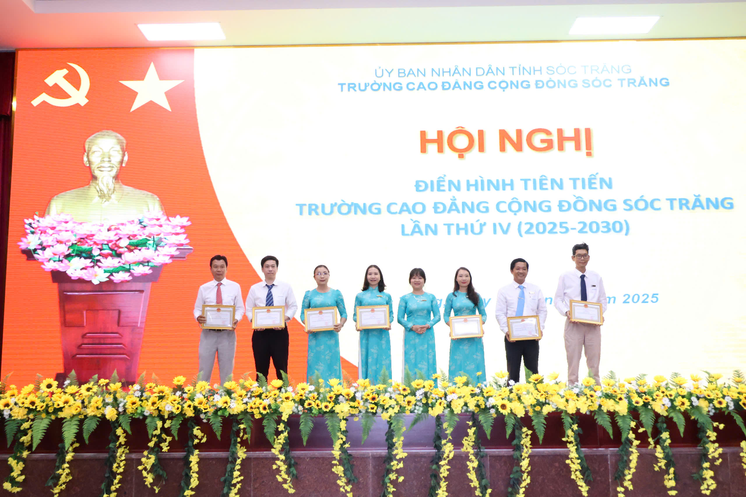 Hội nghị điển hình tiên tiến giai đoạn 2020-2025, tôn vinh những tập thể và cá nhân xuất sắc của Trường Cao đẳng Cộng đồng Sóc Trăng